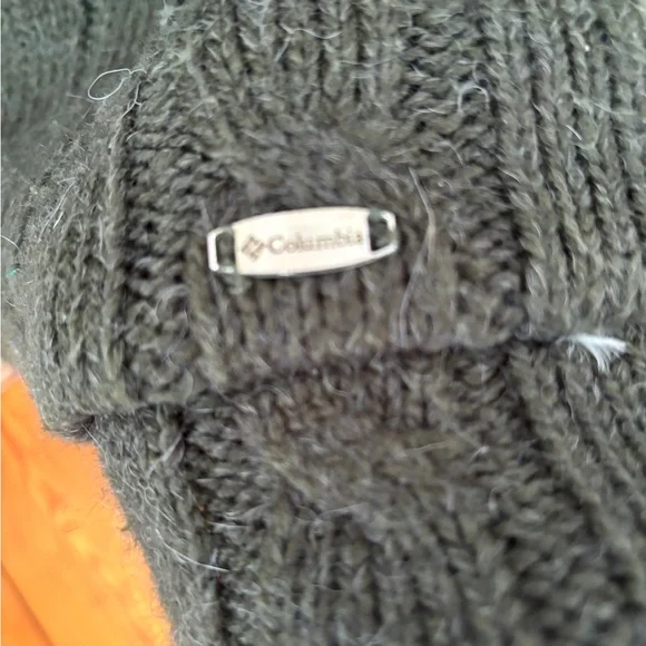 Cozy Olive Green Turtleneck Sweater with a Wool and Alpaca Blend - Picture 5 of 8